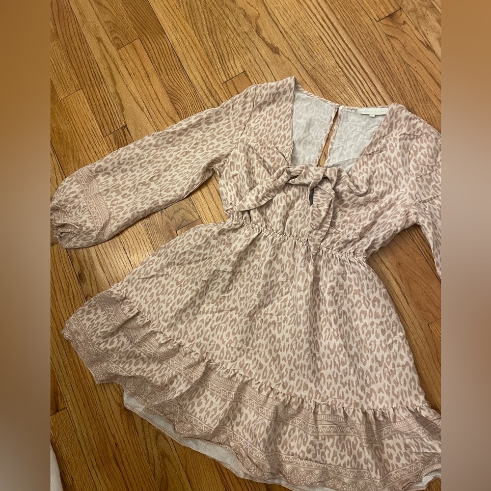House of Sienna, size small, beige and white color, flowy dress